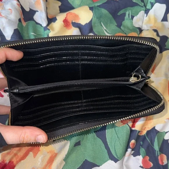 Victoria's Secret Black and White Striped Zip Wallet with Heart Charm - Picture 6 of 8